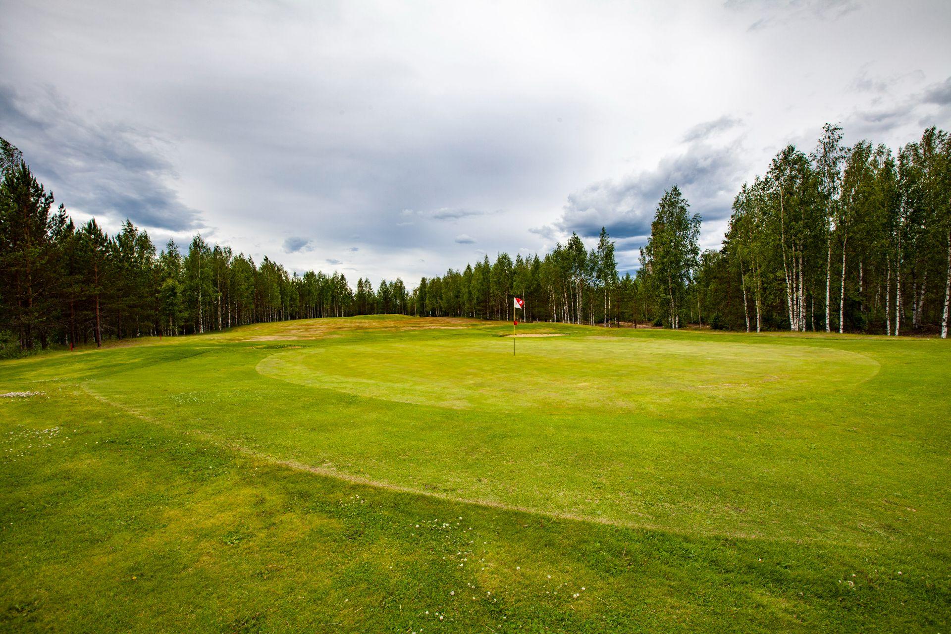 Keretti 4. kuva – Golfpiste Kenttäopas – Suomi