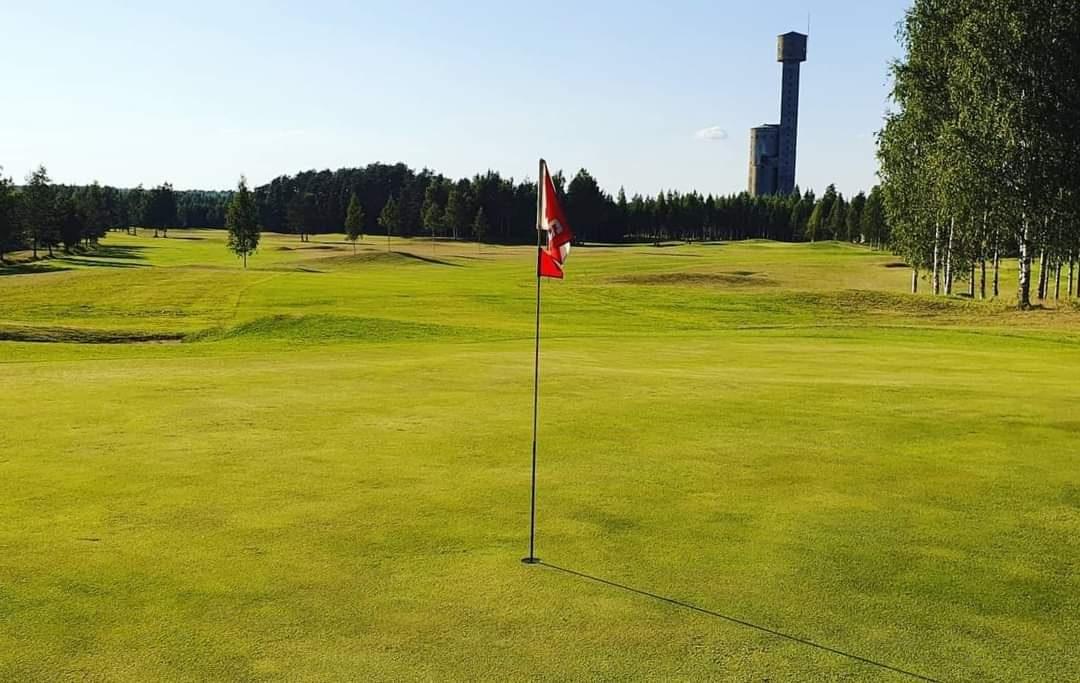 Keretti 5. kuva – Golfpiste Kenttäopas – Suomi