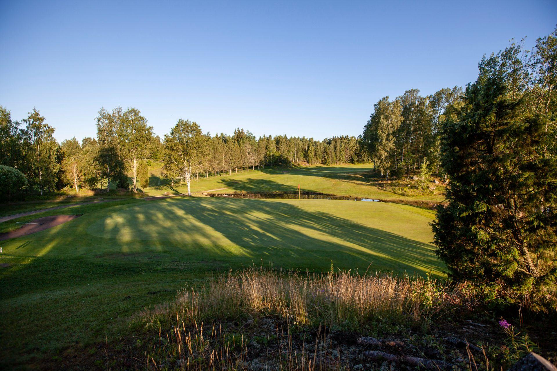 Nevas Golf 4. kuva – Golfpiste Kenttäopas – Suomi